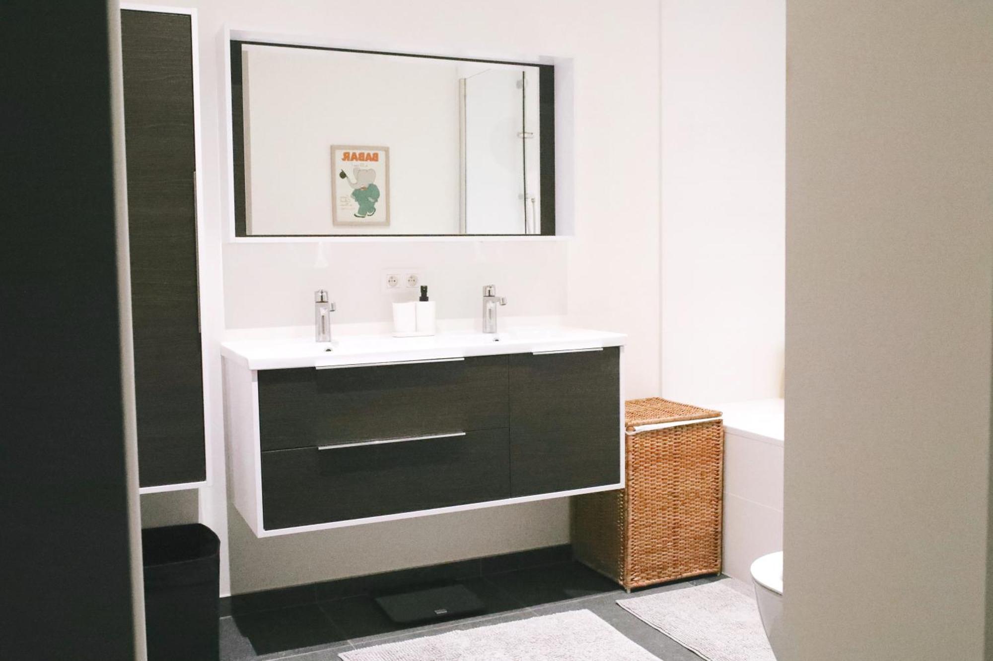 Luxury 2 Bedroom - Centre Apartment *